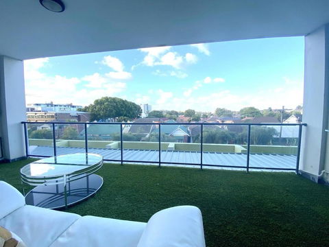 A Cozy 2B2B Apartment Near Airport & Train Station - Tourism Guide 3