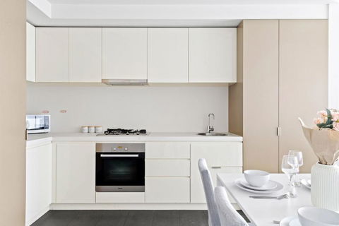 A 2BR Apt Near Melbourne Central Amazing Views - Tourism Guide 2