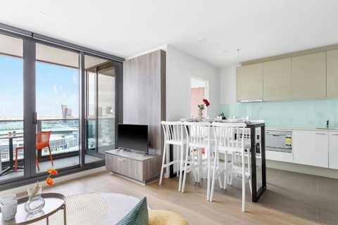 A 2BR Apt With Harbour Views And FREE Parking - Tourism Guide 3
