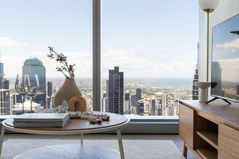 A 2BR Apt With Stunning City Views FREE Parking - Tourism Guide 0