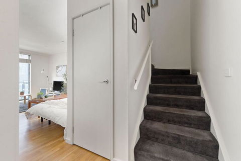 A 2BR Loft Near Melbourne Central FREE Parking - Tourism Guide 3
