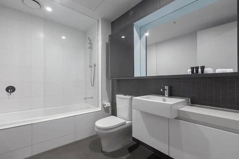 A 3BR Apt Next To Melbourne Zoo FREE Parking - Tourism Guide 3