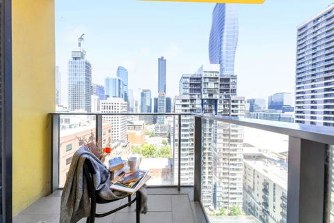A Chic 2BR Apt City Views Near Southern Cross - Tourism Guide 0