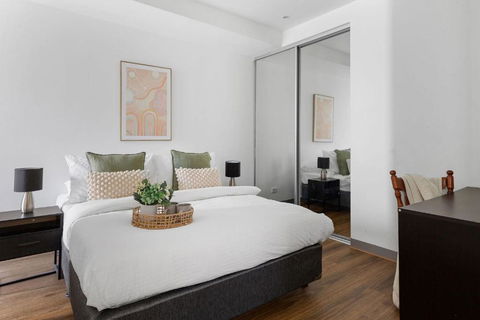 A Chic 2BR Apt Near Melbourne Uni FREE Parking - Tourism Guide 3