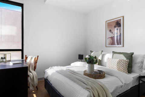 A Chic 2BR Apt Near Melbourne Uni FREE Parking - Tourism Guide 1