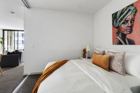 A Chic 2BR Apt Near Southern Cross, With Secure Parking - Tourism Guide 2