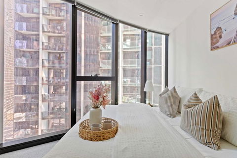 A Chic 2BR Apt Right Next To Melbourne Central - Tourism Guide 0