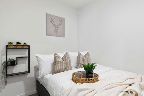 A Chic 2BR Apt Right Next To Melbourne Central - Tourism Guide 4