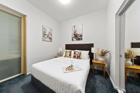 A Chic Apartment On Bourke St Near Chinatown - Tourism Guide 0