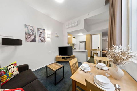 A Chic Apartment On Bourke St Near Chinatown - Tourism Guide 2
