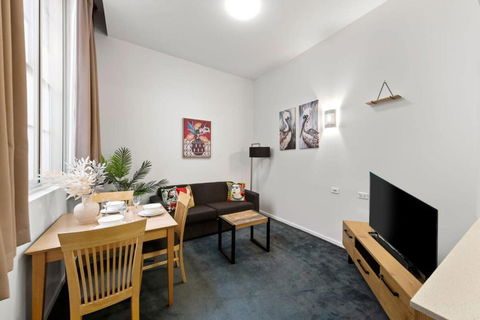 A Chic Apartment On Bourke St Near Chinatown - Tourism Guide 3