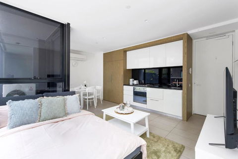 A Chic Apt With A Large Balcony Next To Grand Prix - Tourism Guide 1