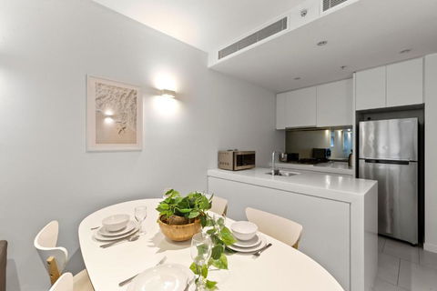 A Chic & Comfy 2BR Apt Near Federation Square - Tourism Guide 2
