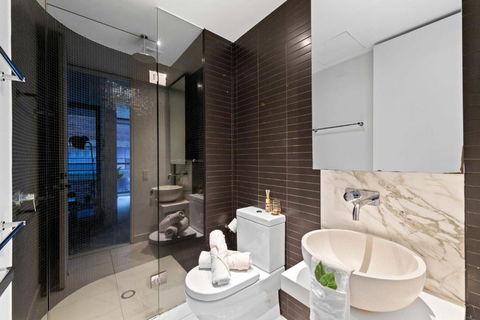 A Chic & Comfy 2BR Apt Near Federation Square - Tourism Guide 3
