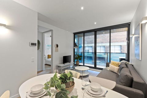 A Chic & Comfy 2BR Apt Near Federation Square - Tourism Guide 4
