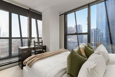 A Chic & Comfy 2BR Apt On Collins With City Views - Tourism Guide 1