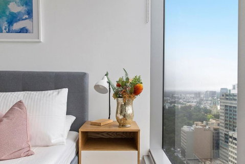 A Chic & Lovely 2BR Apt CBD With City Views - Tourism Guide 1