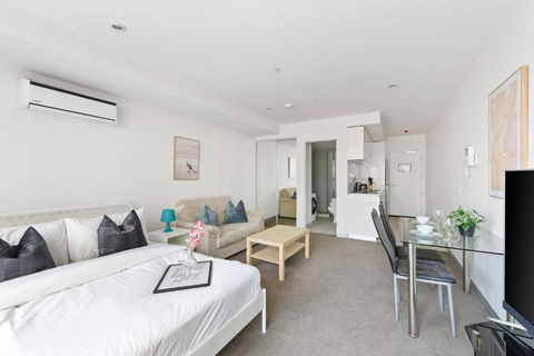 A Chic Studio Only A 4-min Walk To Victoria Market - Tourism Guide 1