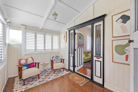 A Colourful Life 4Bed-2Bath-1Car - Queenslander - Tourism Guide 3