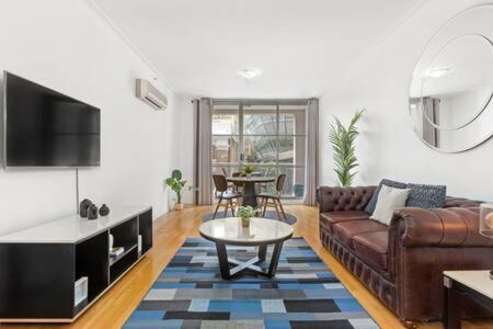 A Comfy Studio For 5 Next To Darling Harbour - Tourism Guide 1