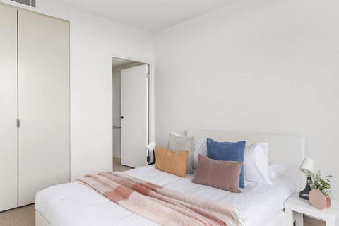 A Cozy 2BR Apt With Free WiFi In Prime Melbourne - Tourism Guide 4