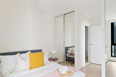 A Cozy 2BR Apt With Panoramic Views FREE Parking - Tourism Guide 3