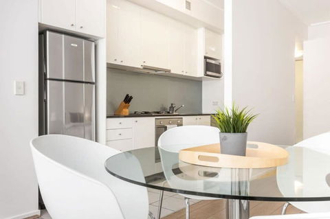 A Cozy & Modern Studio Right Next To Darling Harbour - Tourism Guide 4