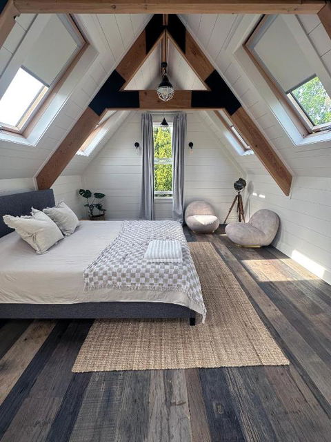 A Majestic Victorian Private Rear Access Quarters - Tourism Guide 2
