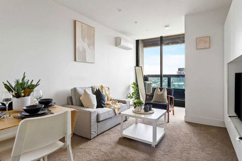 A Modern & Cozy 2BR Apartment With City Views - Tourism Guide 0