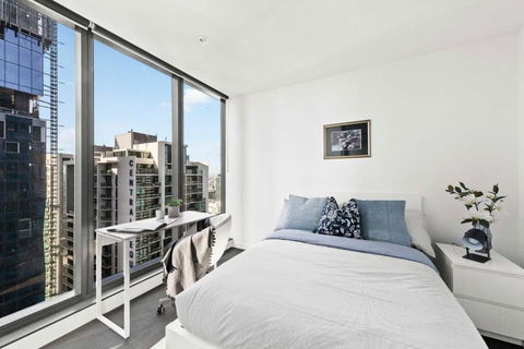 A Stylish 2BR Apt Next To Southern Cross With City Views - Tourism Guide 0