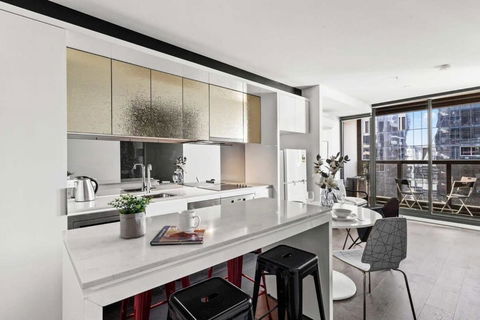 A Stylish 2BR Apt Next To Southern Cross With City Views - Tourism Guide 2