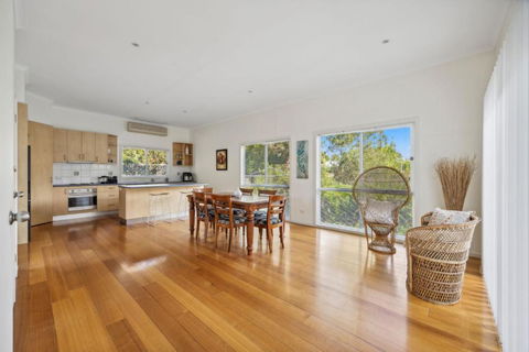 Abbott Abode - Tourism Guide 4