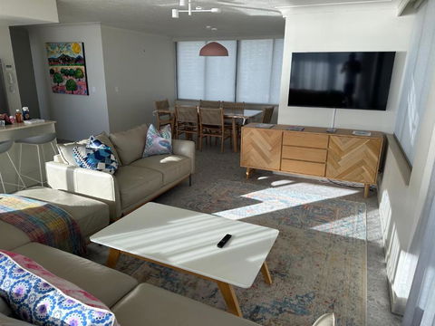 Absolute Beach Frontage Two Bedroom - Cruises Travel 3
