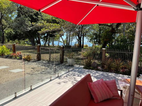 Absolute Beachfront 2 Bedroom Luxury Holiday Apartment - Tourism Guide 1