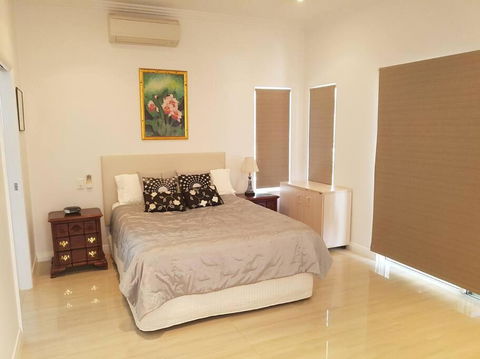 Absolute Beachfront 2 Bedroom Luxury Holiday Apartment - Tourism Guide 3
