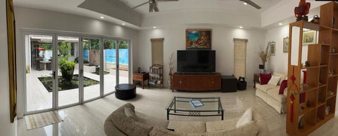Absolute Beachfront 2 Bedroom Luxury Holiday Apartment - Tourism Guide 0