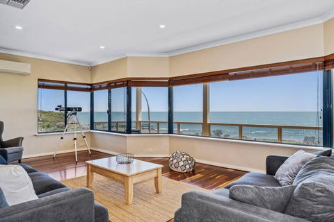Absolute Oceanfront Escape - Tourism Guide 3