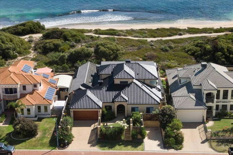 Absolute Oceanfront Retreat - Tourism Guide 0