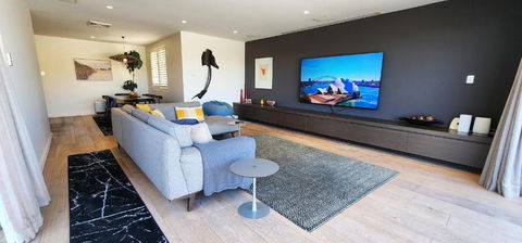 Absolute Waterfront With Oversized Private Terrace - Tourism Guide 3