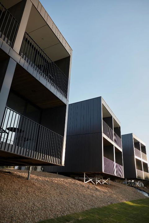 Accommodation @ Curlewis - Tourism Guide 2