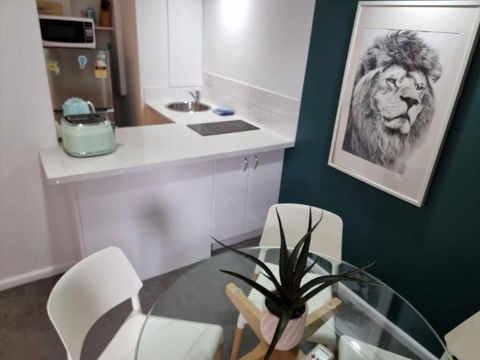 Accommodation Sydney City Centre 1 Bedroom Apartment With Balcony - Cruises Travel 2