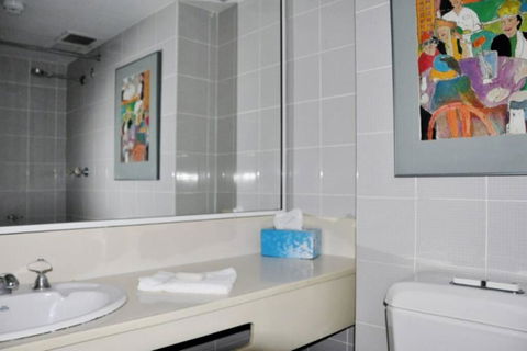 Accommodation Sydney: Hyde Park View 2 Bedroom 1 Bathroom Pet Friendly Apartment - Tourism Guide 3