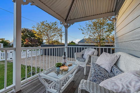 Addisons Stanthorpe With Hot Tub - Tourism Guide 4