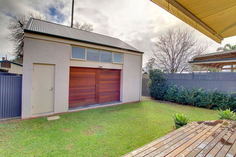 Adelaide Close CBD Large Private Studio Apartment In St Peters - Tourism Guide 0