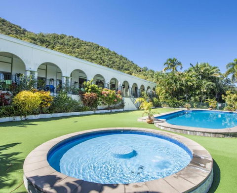 AFFORDABLE ISLAND ESCAPE! Queen Studio, Nelly Bay - Tourism Guide 0