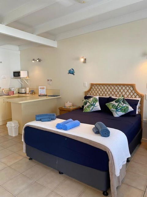 AFFORDABLE ISLAND ESCAPE! Queen Studio, Nelly Bay - Tourism Guide 1