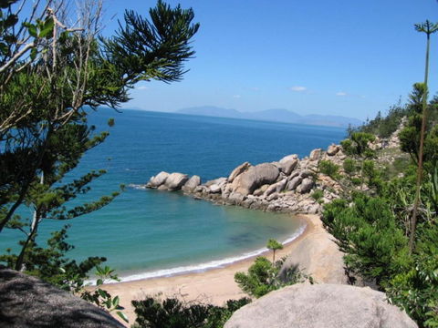 AFFORDABLE ISLAND ESCAPE! Queen Studio, Nelly Bay - Tourism Guide 3