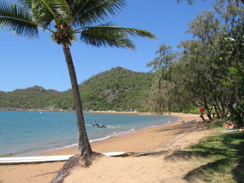 AFFORDABLE ISLAND ESCAPE! Queen Studio, Nelly Bay - Tourism Guide 4