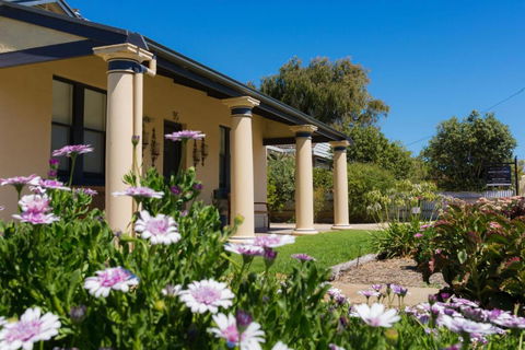 Agnes Cottage Bed & Breakfast - Tourism Guide 0