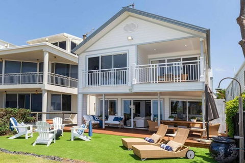 Absolute Beachfront Family Size Home - Tourism Guide 1